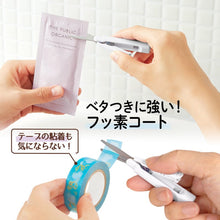 Load image into Gallery viewer, Plus Compact Pen Style Twiggy Scissors