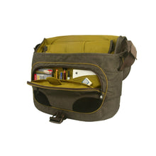 Crumpler 17SE-002 17Seater - 17&quot; Fully Featured Laptop Bag Dk. Olive / Sand  ، تحميل الصورة في عارض المعرض

