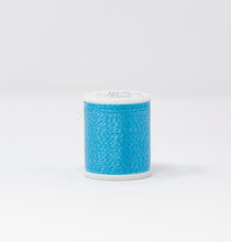 Madeira 983392 Supertwist Metallic Embroidery Thread No 30 1000m Ice Blue  ، تحميل الصورة في عارض المعرض

