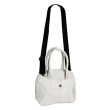 Crumpler RUSK13-001 Russian King Leather Bag fits 13-inch Laptops -Off White  ، تحميل الصورة في عارض المعرض

