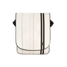 Crumpler SANS-001 Saturday Night Suit Off White/Black fits MacBook Air  13-inch  ، تحميل الصورة في عارض المعرض

