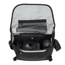 Crumpler PRY7500-001 Proper Roady Camera Sling Bag 7500 Black  ، تحميل الصورة في عارض المعرض

